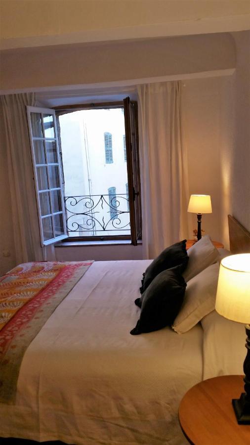 Ana'S Guest House Chambres D'Hotes Aups Exterior photo